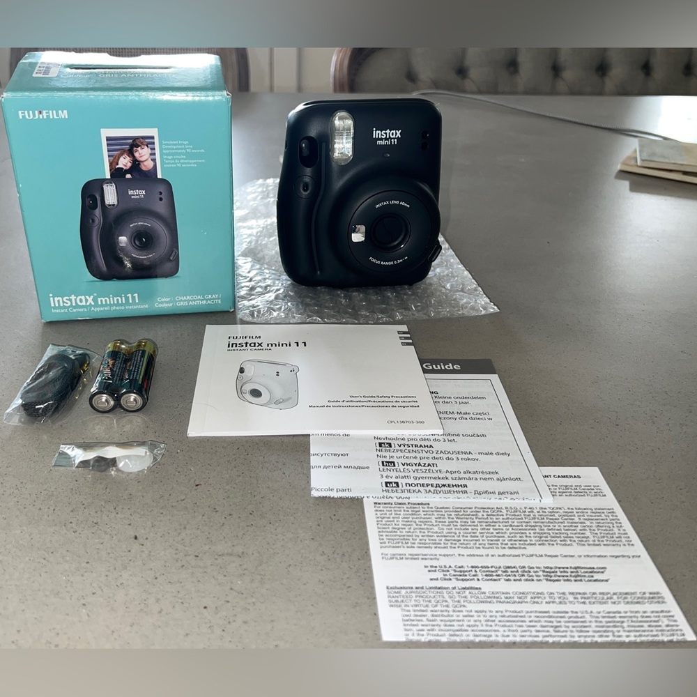 NEW Fujifilm Instamax Mini 11. Box has been sitting around some wear on box.